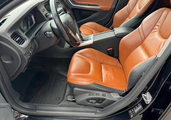 Volvo V60 cena 55900 przebieg: 210000, rok produkcji 2014 z Puławy małe 596